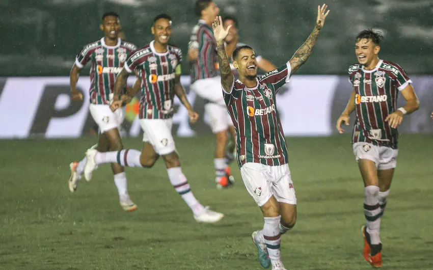 Fluminense e Bangu se enfrentam pelo Carioca