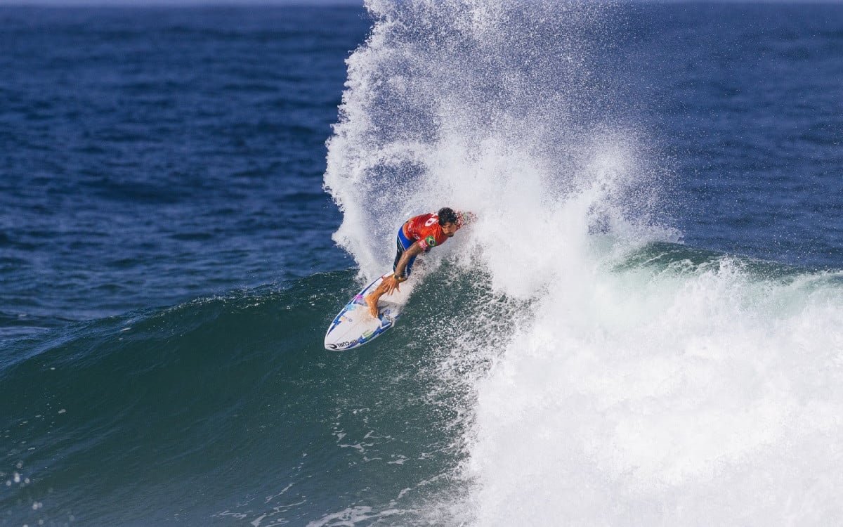 Italo Ferreira e Gabriel Medina caem na primeira etapa da WSL