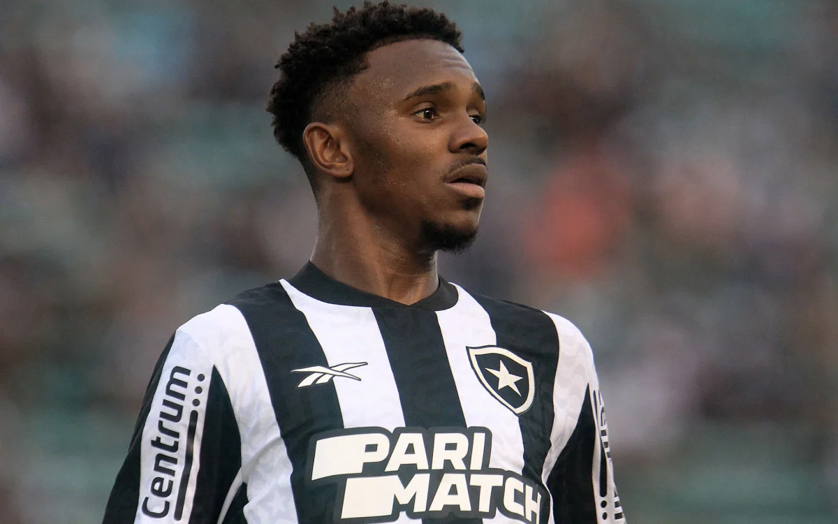 Jeffinho sai lesionado e Botafogo fica em alerta para clássico
