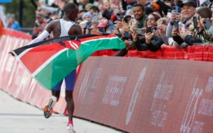 Kelvin Kiptum, recordista mundial de maratona, morre aos 24 anos