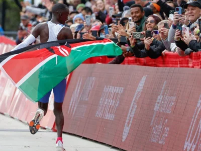 Kelvin Kiptum, recordista mundial de maratona, morre aos 24 anos