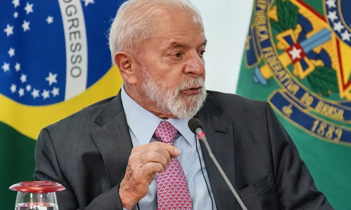 Lula lamenta morte do presidente Ebrahim Raisi