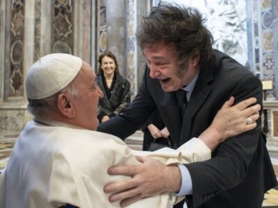 Milei encontra Papa Francisco no Vaticano