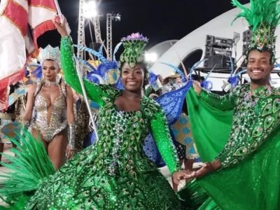 Paraíso do Bonfim fecha a sexta (2) de desfiles no Caminho Niemeyer