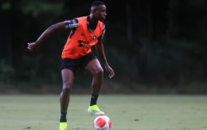 Pendências resolvidas: Luiz Henrique se reapresenta ao Botafogo