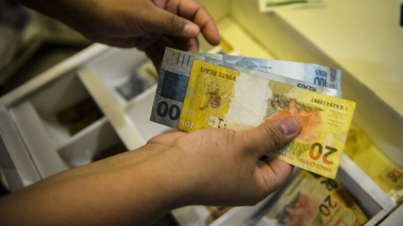 Prévia da inflação oficial sobe em fevereiro