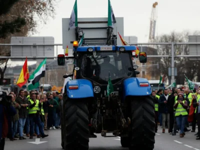 Tratores bloqueiam Madri em protesto de agricultores