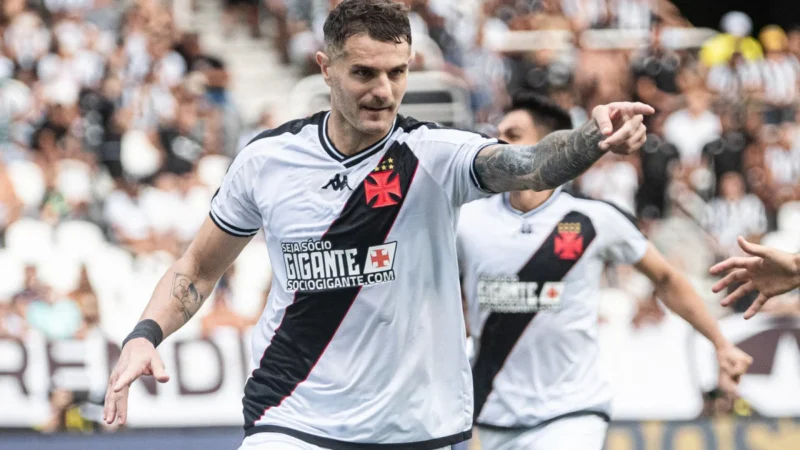 Vegetti celebra renovação com o Vasco: "Estou muito feliz aqui"