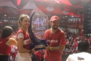 Festa do título lota quadra da Viradouro