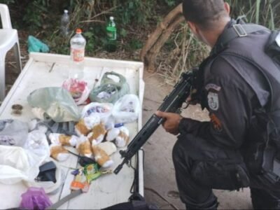 Araruama: Polícia Militar apreende drogas e armas após confronto