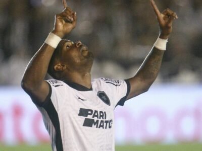 Botafogo: Júnior Santos iguala sua temporada mais artilheira da carreira