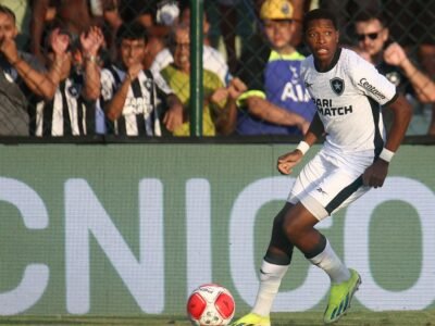 Botafogo negocia renovação de contrato com Yarlen