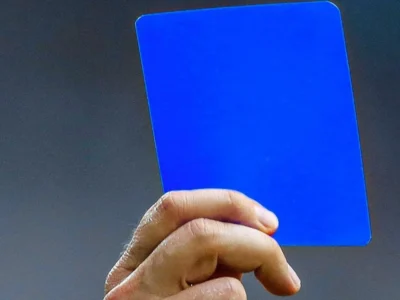 Cartão azul fora das regras do futebol