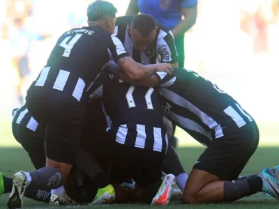 Cavadinha e emoção: Botafogo vence Fluminense pelo Carioca