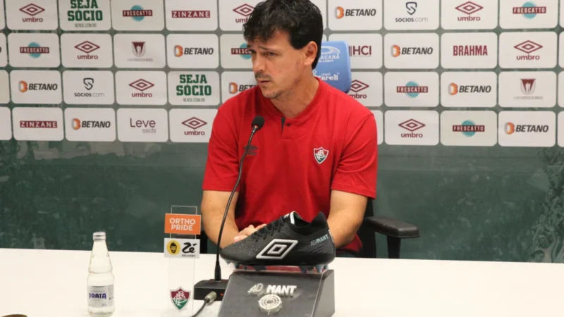 Diniz não poupa críticas ao Flu: 'Atuação vergonhosa no primeiro tempo'