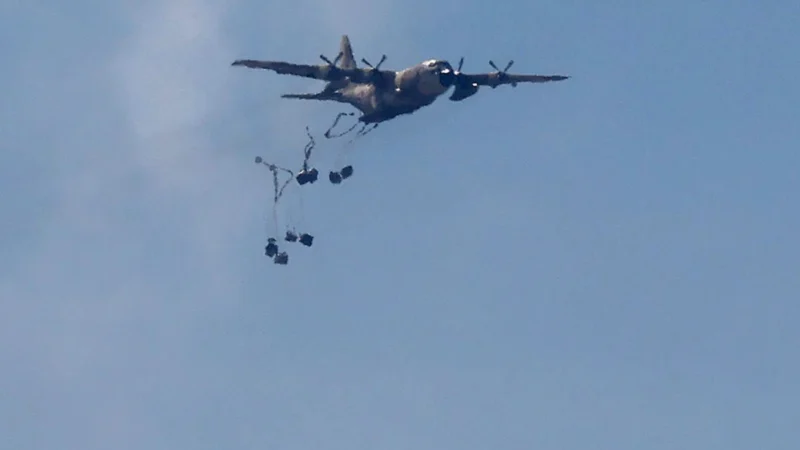 EUA: Aviões voltam a enviar ajuda alimentar para Gaza
