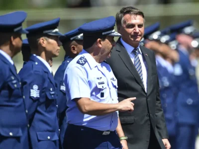 Ex-comandante do Exército cogitou prender Bolsonaro, diz ex-FAB