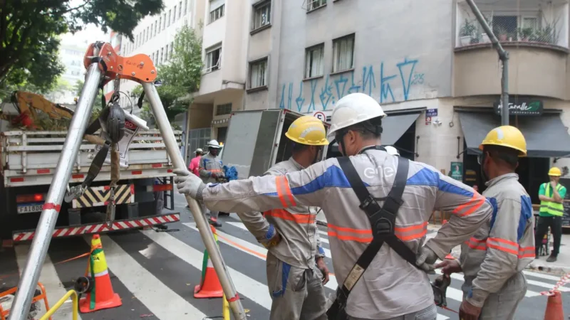Justiça condena Enel a indenizar clientes por apagão em SP