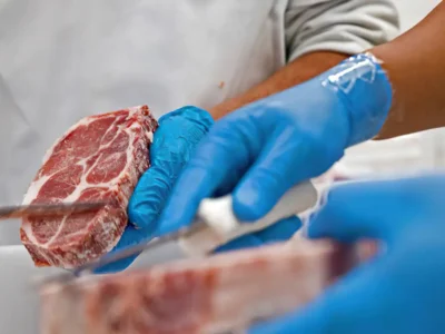Mais carne para a China! Brasil habilita 38 novos frigoríficos