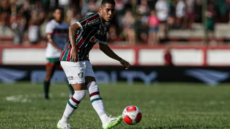 Meia do Fluminense é emprestado ao Nova Iguaçu