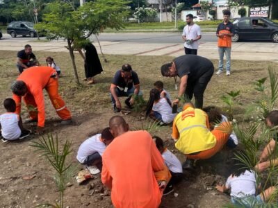 Niterói: Plantio de mudas em área degradada marca ação ambiental da CLIN