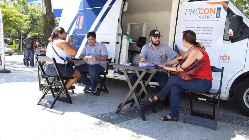 Niterói atende mais de 100 pessoas no Dia Mundial do Consumidor