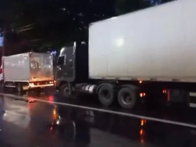 Polícia recupera carga valiosa de pneus na Avenida Brasil