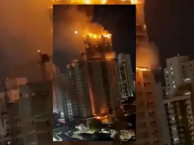 Prédio em construção é atingido por incêndio em Recife