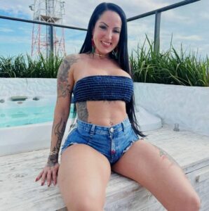 RJ: Atriz pornô que colocar apito na boca e virar juíza de futebol
