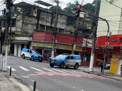 São Gonçalo: 'caroços' voam no Morro do Feijão