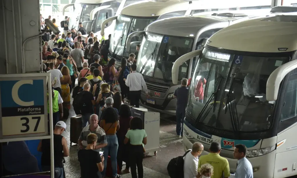 Traficante é presa com 30 kg de maconha na Rodoviária do Rio