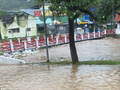 Tragédia em Petrópolis: chuva de 180 milímetros alaga a cidade e causa desabamentos