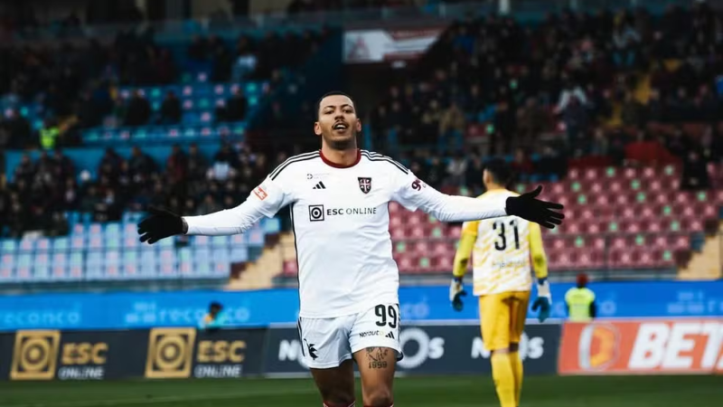 Vasco acerta Clayton Silva para a temporada 2024