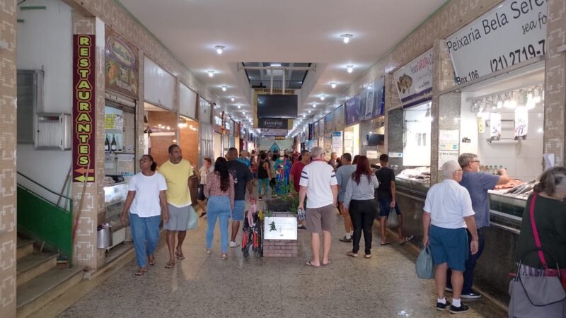Semana Santa movimenta comércio de peixes em Niterói