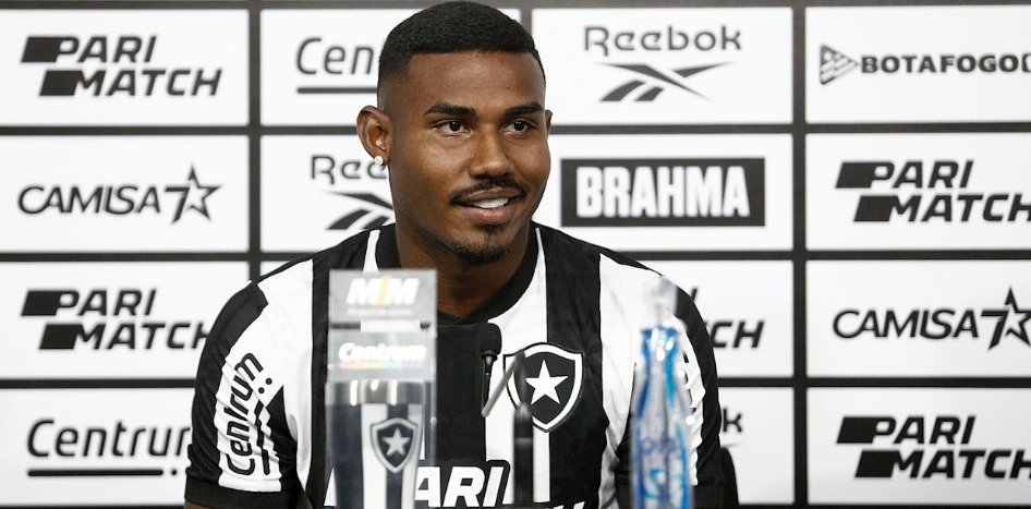 Botafogo apresenta Cuiabano