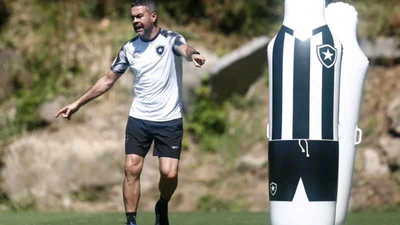 Defesa do Botafogo resiste a teste contra o Flamengo