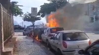 Dependente químico incendeia carros, em Icaraí - VÍDEOS