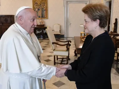 Dilma Rousseff encontra com papa Francisco no Vaticano