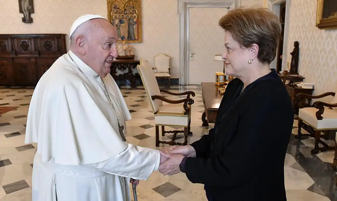 Dilma Rousseff encontra com papa Francisco no Vaticano