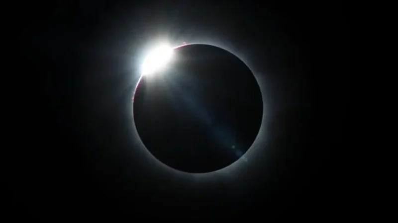 Eclipse total do Sol pode ser visto pela internet hoje