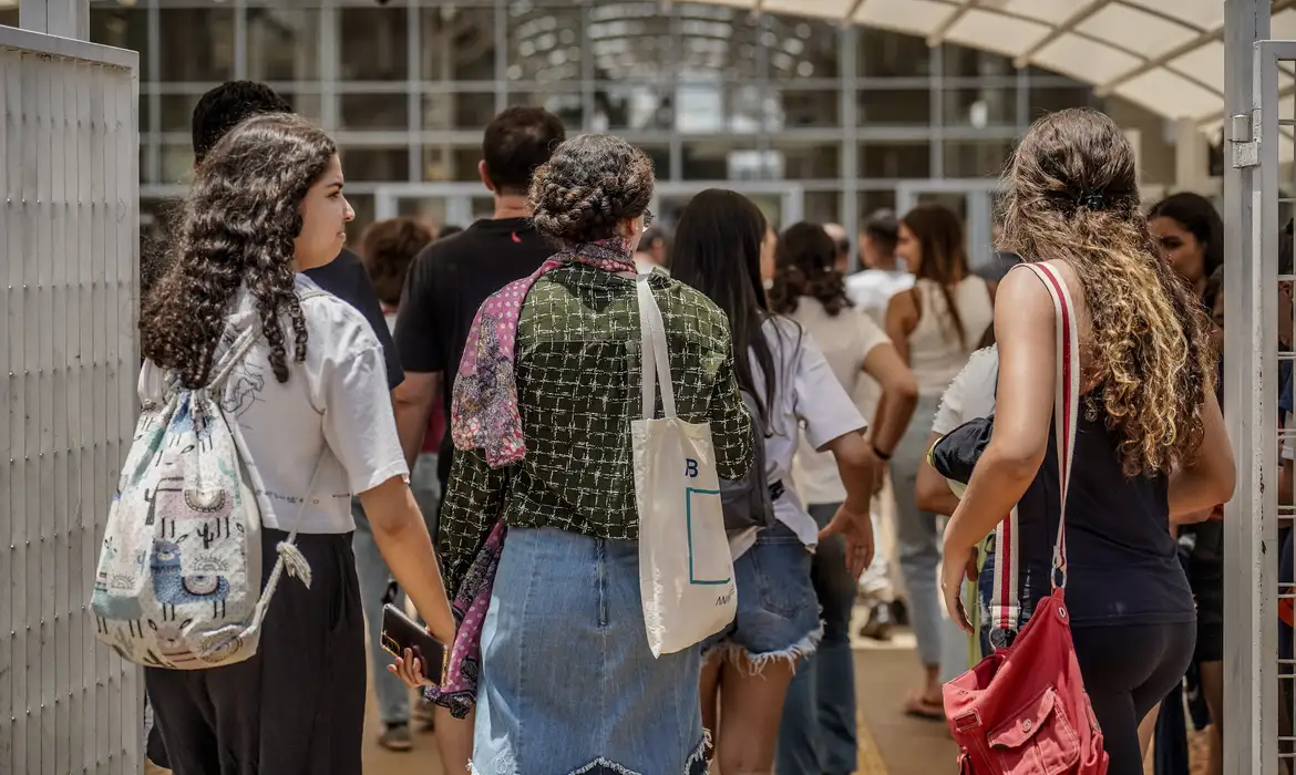 Estudantes podem solicitar isenção da taxa do Enem 2024 a partir de hoje