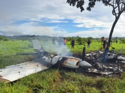 FAB intercepta avião clandestino e suspeitos fogem