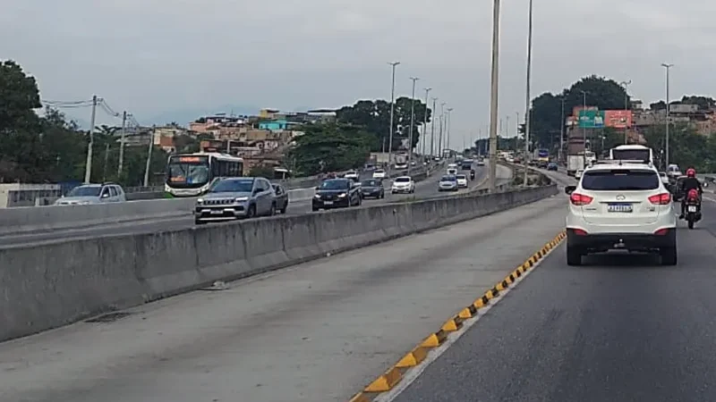 Faixa seletiva da Av. Brasil liberada para carros e motos fora do pico