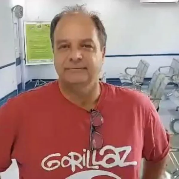 Filho de poetisa atacada por pitbulls tranquiliza fãs