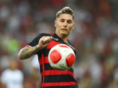 Flamengo: Varela aproveita chance no Flamengo e exalta Tite