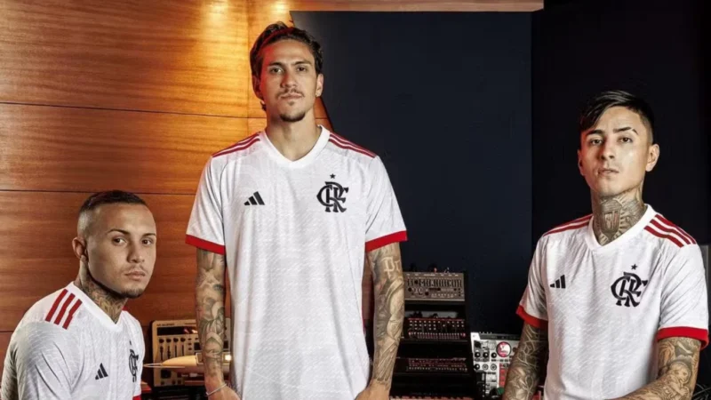 Flamengo lança oficialmente a nova segunda camisa