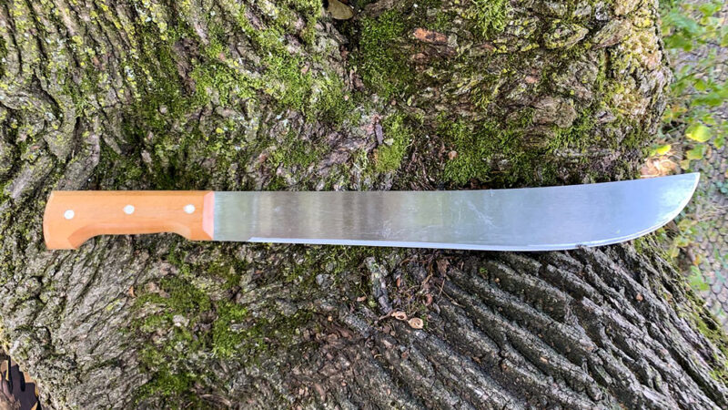 Homem leva golpes de facão, em Saquarema