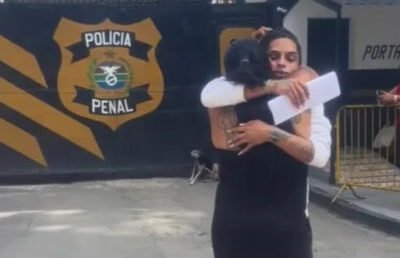 Influenciadora Mapoua deixa a prisão após decisão judicial