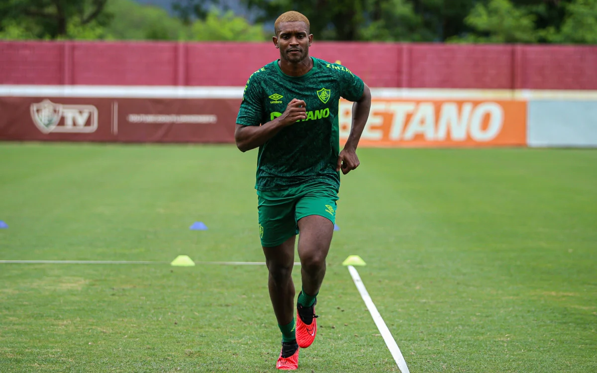 Lesão coloca futuro do zagueiro no Fluminense em xeque