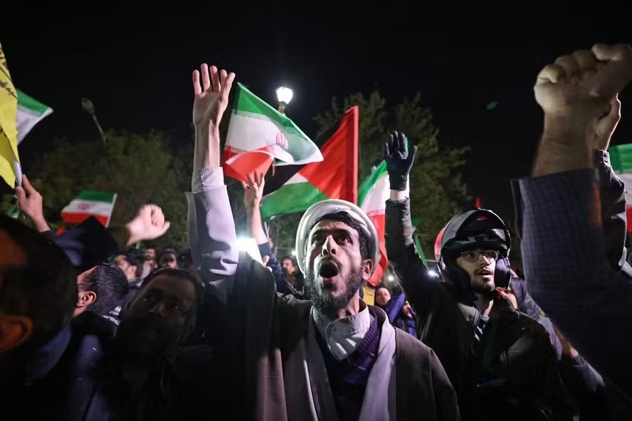 MAIS GUERRA! Irã revida ataque de Israel à embaixada na Síria - Vídeo